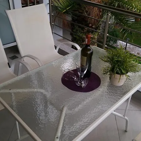 Aimilias Family Apartments * Nea Vrasna